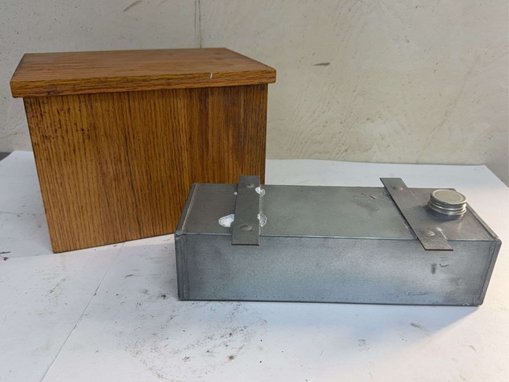 wooden-box-with-lid-and-metal-tank-image-1