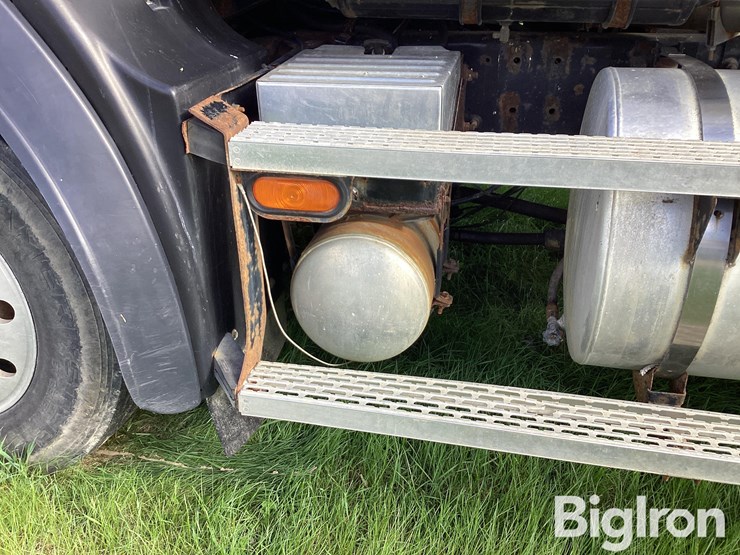 2000-mack-cl713-image-15