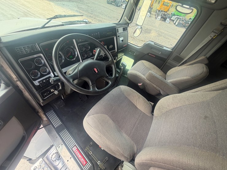 2011-kenworth-t800-image-9