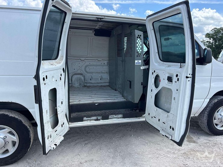 2009-ford-cargo-image-22