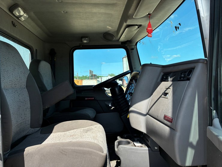 2020-kenworth-t270-image-10