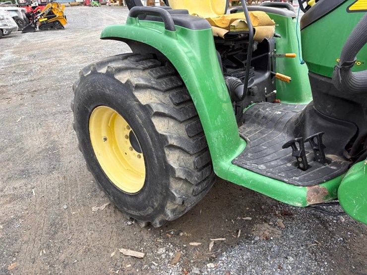 john-deere-3320-image-7