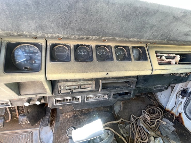 1994-jeep-wrangler-image-17