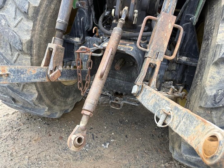 john-deere-3320-image-9