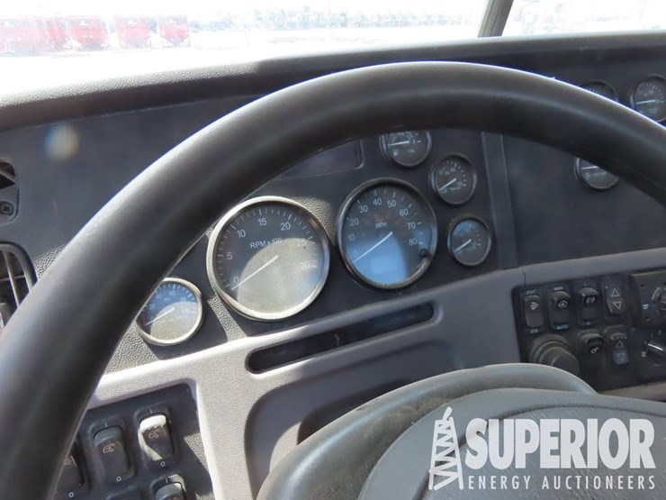 2012-peterbilt-367-image-10