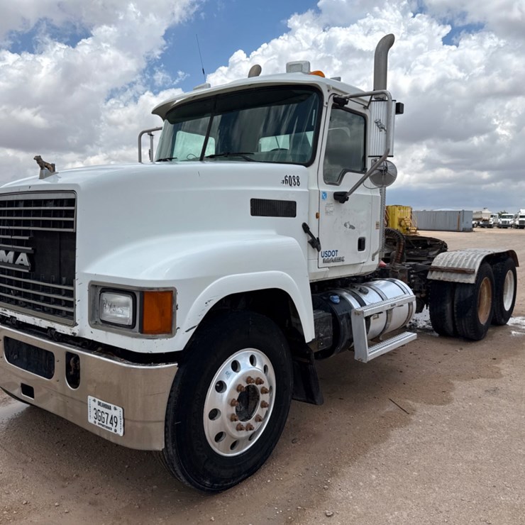 2013 MACK PINNACLE CHU613