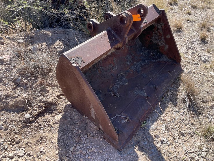 #1044-•-backhoe-bucket,-with-cutting-edge-image-3