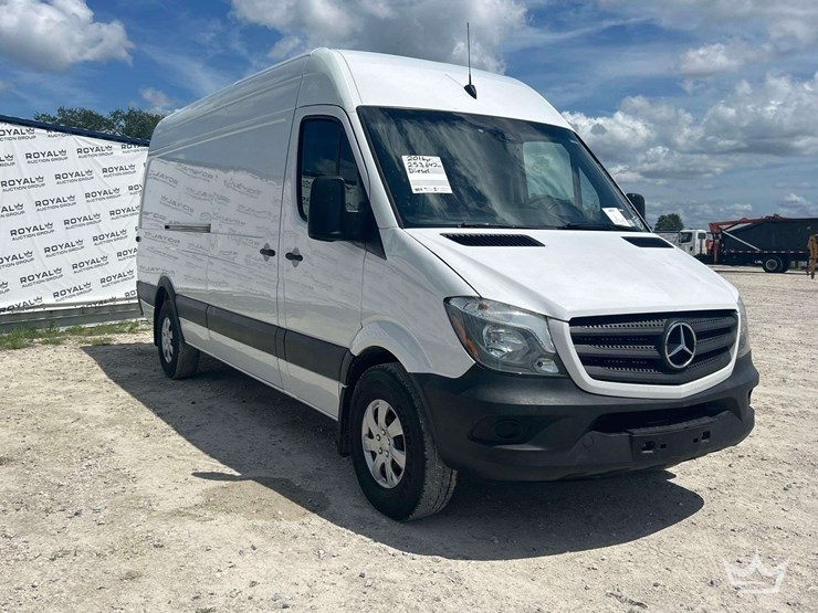 2016-mercedes-benz-sprinter-2500-image-2