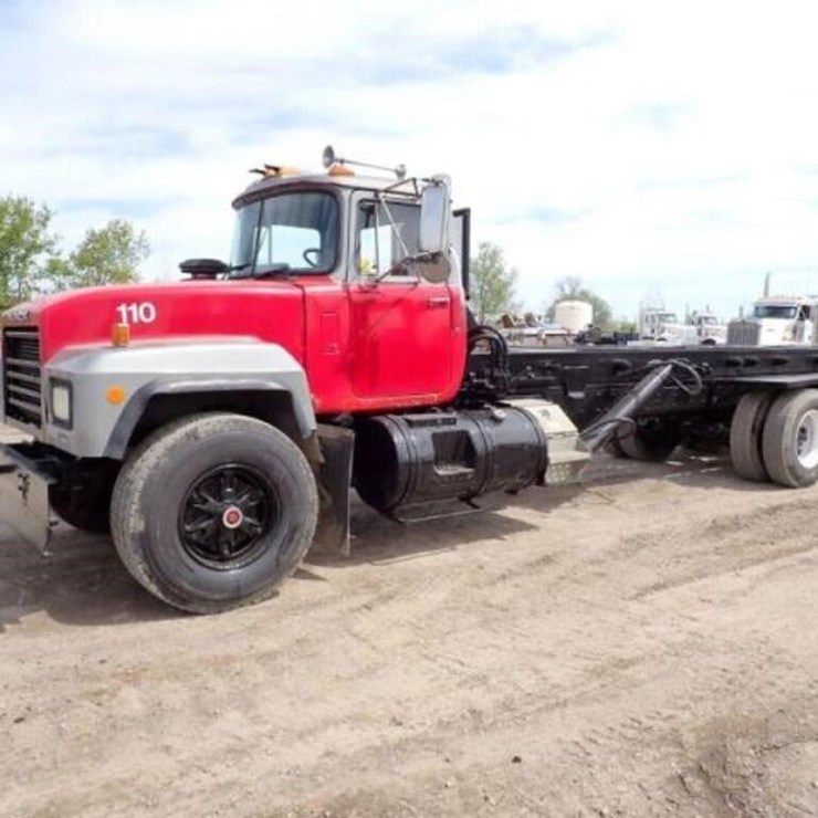 1993 MACK RD690S