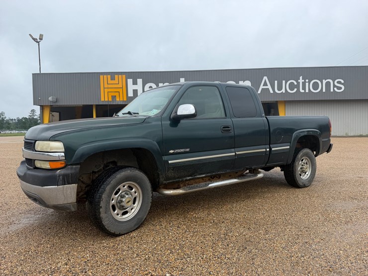 2002-chevrolet-silverado-2500hd-image-1