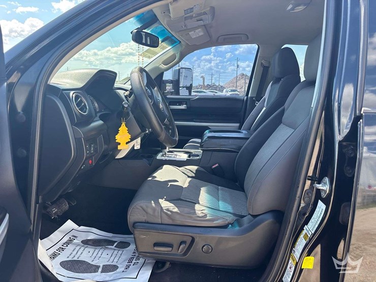 2016-toyota-tundra-image-9