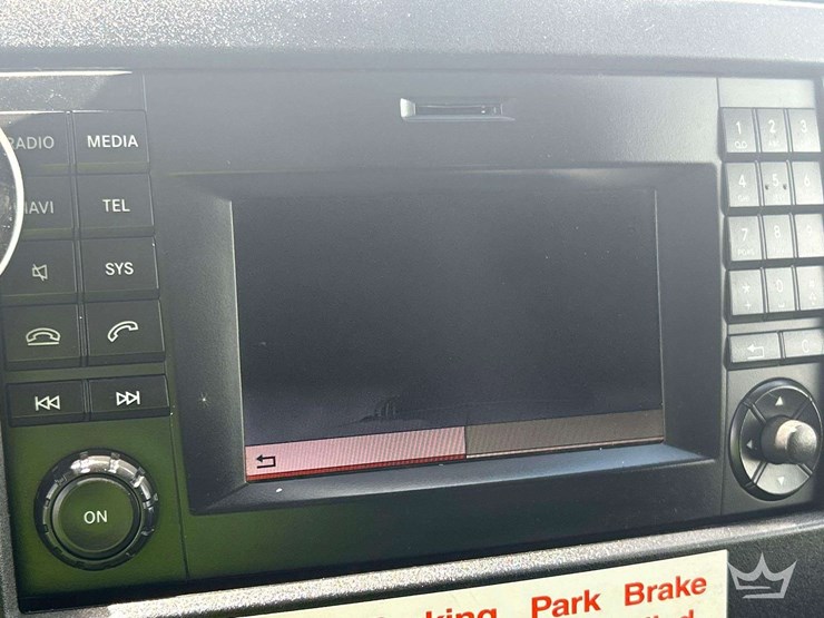 2016-mercedes-benz-sprinter-2500-image-19