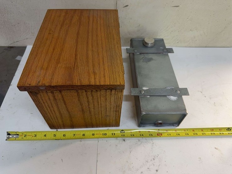 wooden-box-with-lid-and-metal-tank-image-4