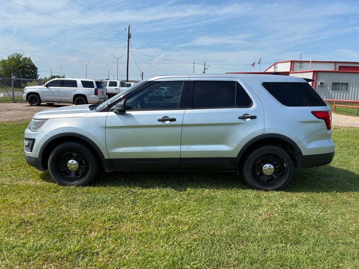 2017-ford-explorer-image-6