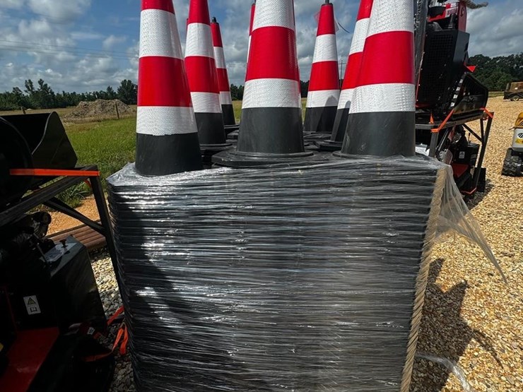 set-of-safety-traffic-cones-image-1