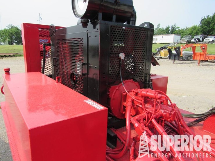 2012-massey-ferguson-8-image-3