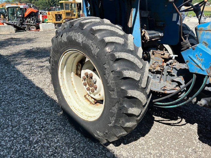 new-holland-3930-image-13