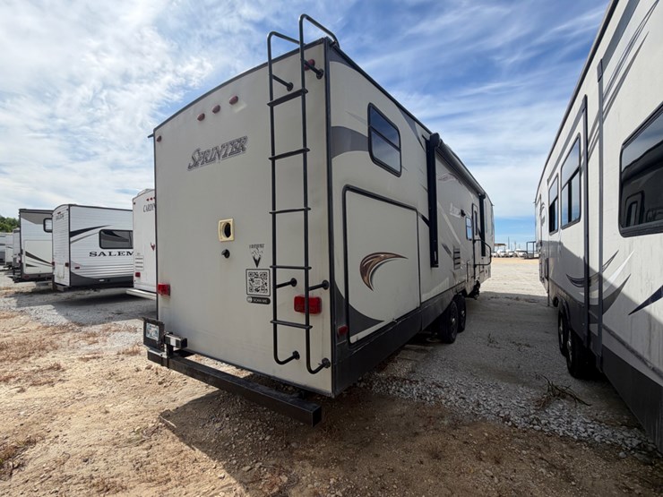 2016-keystone-5th-wheel-image-4