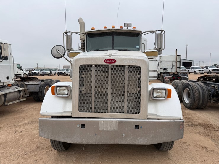 2013-peterbilt-367-image-2