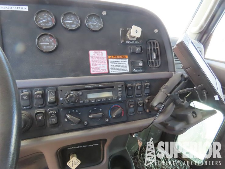 2012-peterbilt-367-image-11