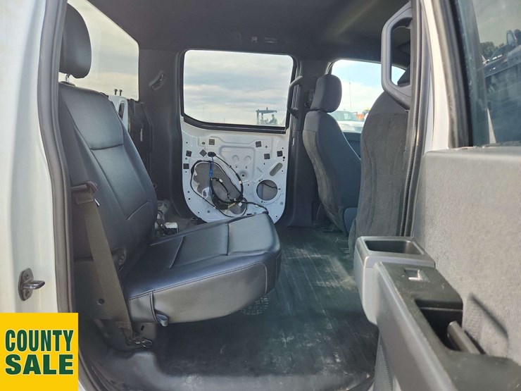 2022-ford-f150-xl-image-14