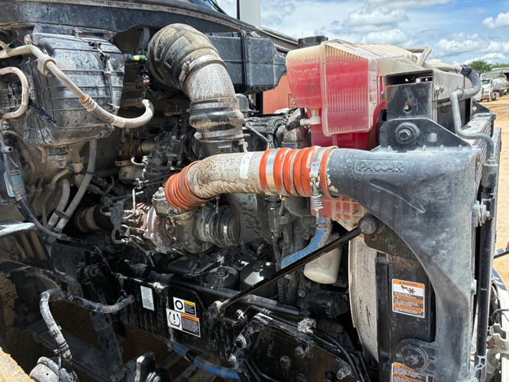2019-peterbilt-579-image-17