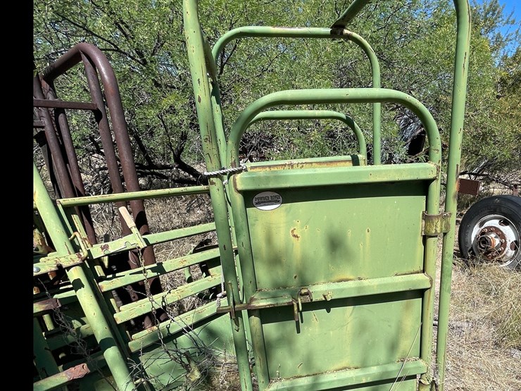 #1023-•-powder-river-cattle-chute-with-arch-frames-image-4