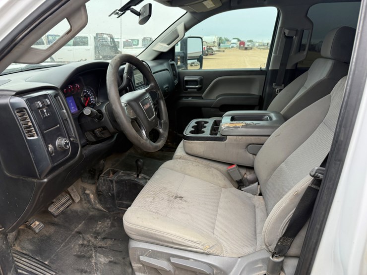 2018-gmc-sierra-2500hd-image-11
