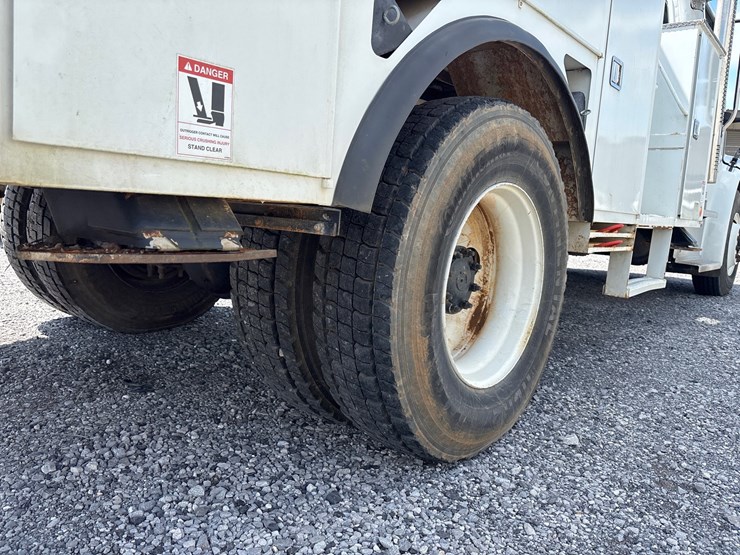 2020-freightliner-m2-106-image-9