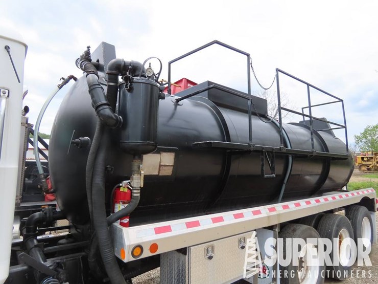 (x)-(19-1)-2006-mack-granite-cv213-3-axle-80-bbl-v...-image-6