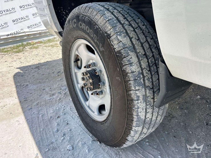 2018-chevrolet-silverado-2500-image-26