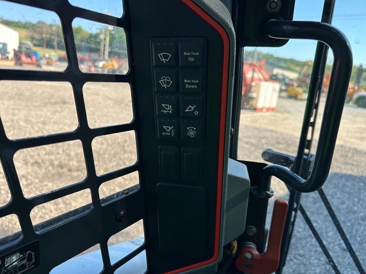 2020-bobcat-s76-image-24