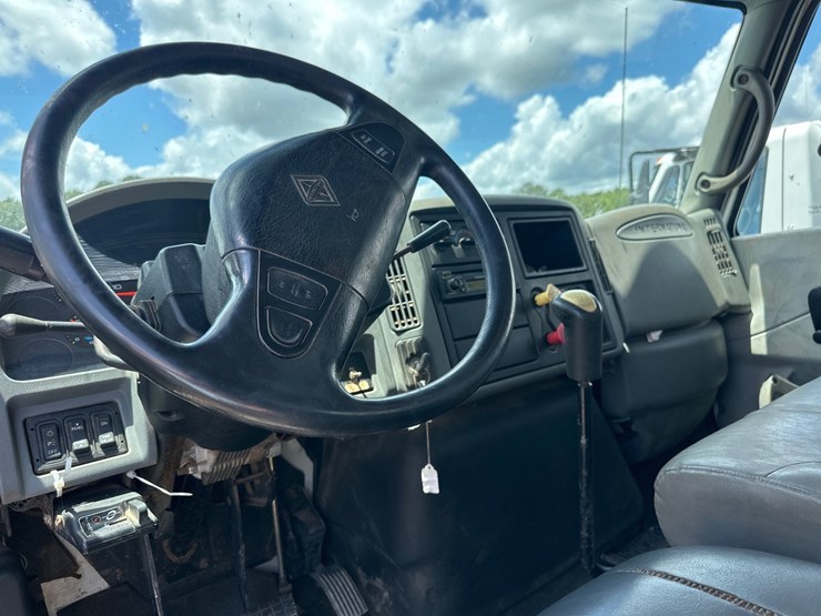 2005-international-durastar-4400-image-6