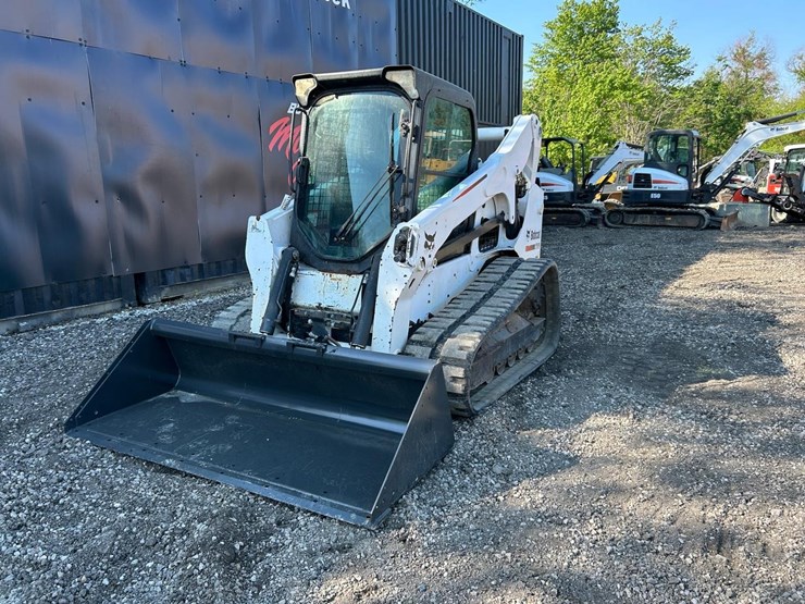 2016-bobcat-t740-image-8