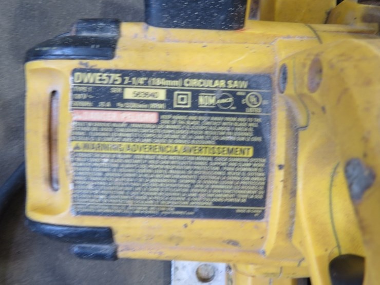 dewalt-dw-e575-circular-saw-image-2