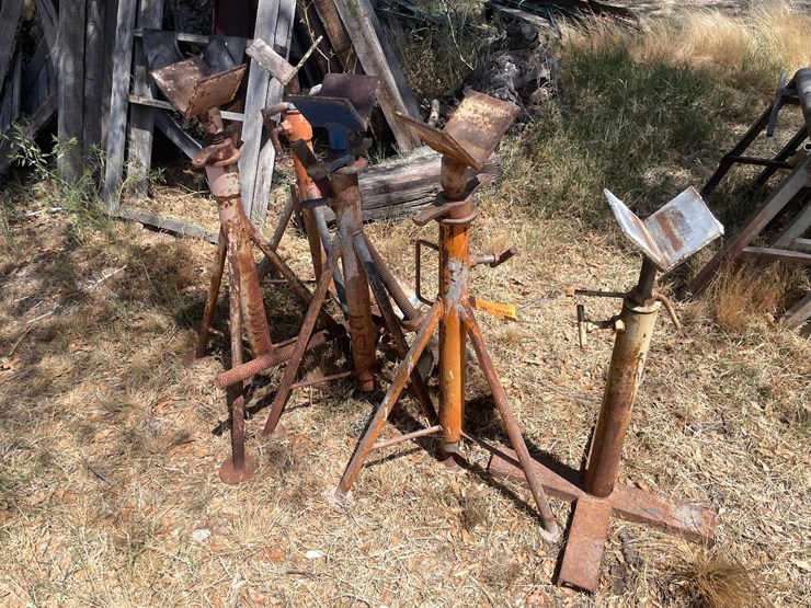 #1071-•-pipe-stands-image-2