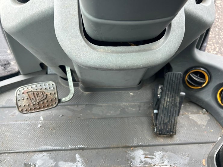 jcb-407-image-19