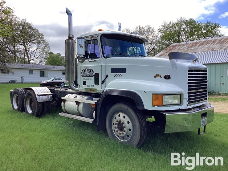 2000-mack-cl713-image-3