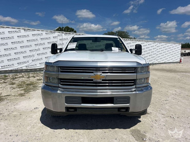 2018-chevrolet-silverado-2500-image-28