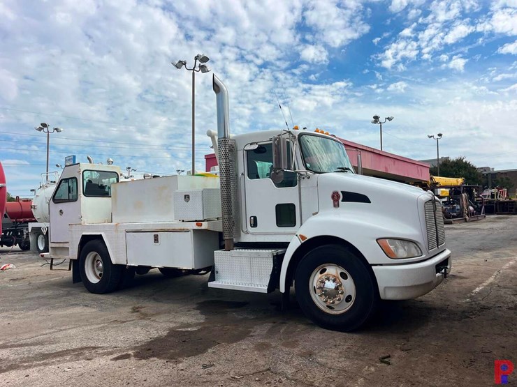 2010-kenworth-t370-image-3
