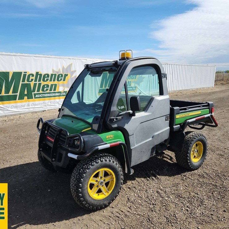 JOHN DEERE GATOR