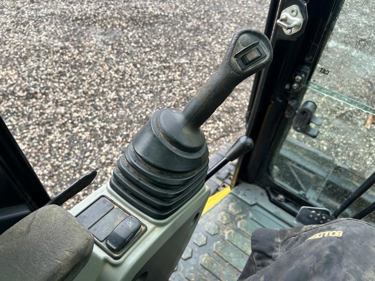 2016-caterpillar-305e2-image-26