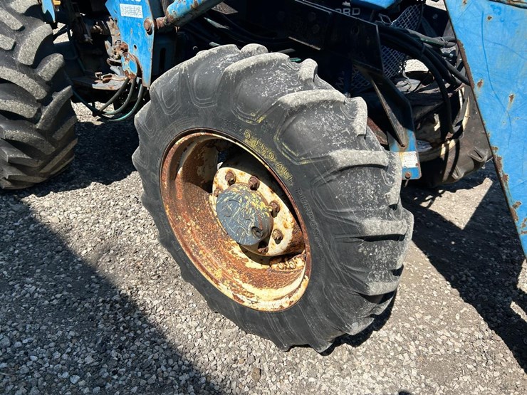 new-holland-3930-image-11