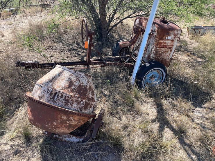 #1034-•-cement-mixer-on-trailer,-parts-only-image-1