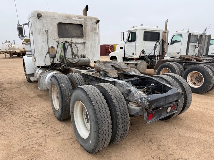 2013-peterbilt-367-image-6