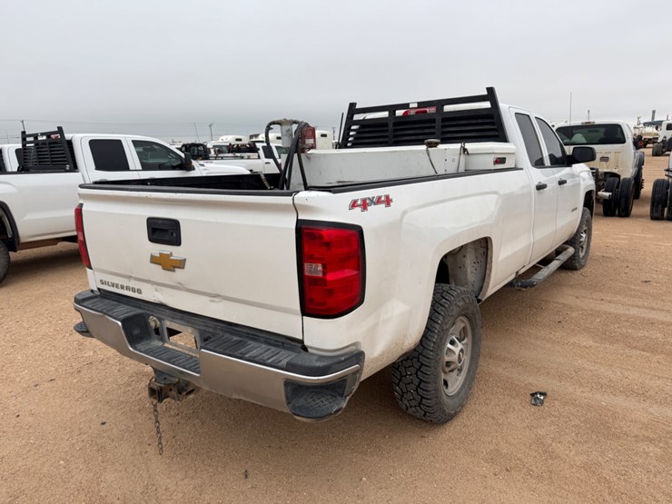 2018-chevrolet-silverado-2500hd-image-11