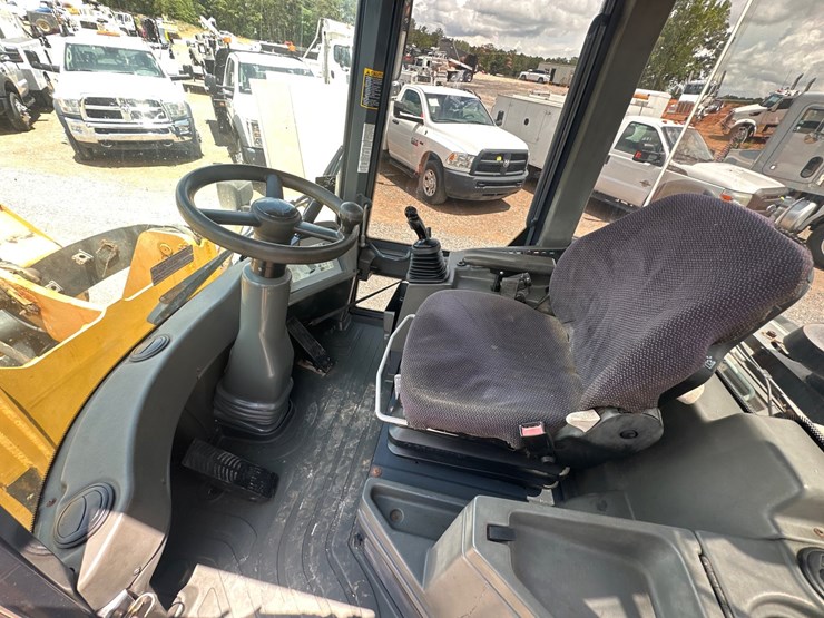 2012-deere-244j-image-10