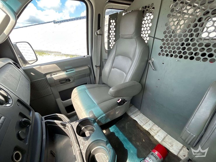 2009-ford-cargo-image-19