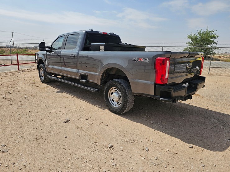 2023-ford-f250-image-2