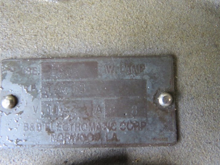 b&b-engineering-corp-lights-x-2-image-4